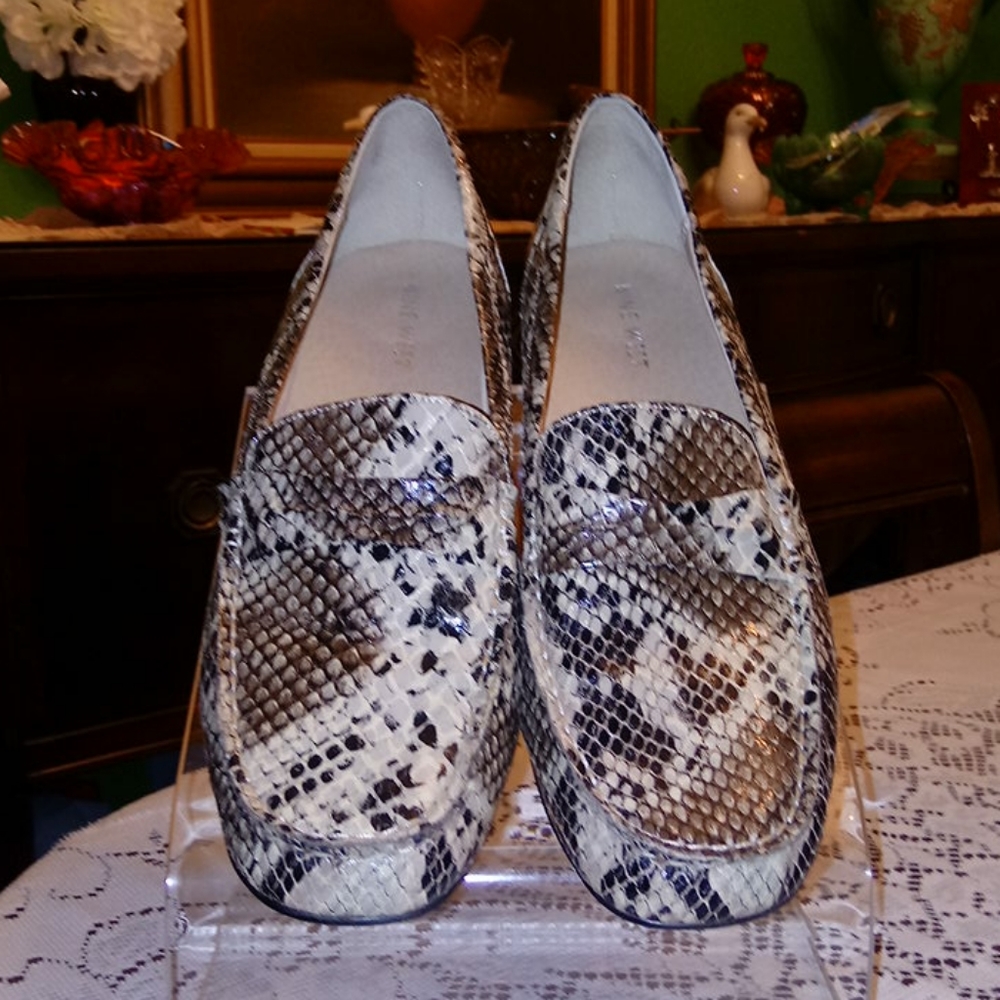 Nine west flats